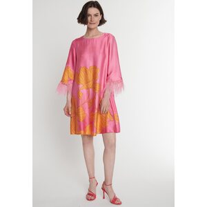 Ana Alcazar pinkki mekko höyhenhihoilla