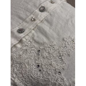 Arte Pura iso valkoinen tyynynpäällinen swarovski kristalleilla ja koristenapeilla