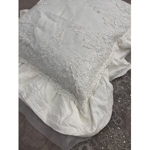 Arte Pura valkoinen pellavatyynynpäällinen leveällä reunuksella