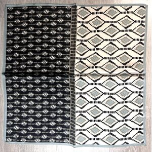 Vihertävänsävyinen Mustavalkoinen silkkihuivi, 50*50 cm