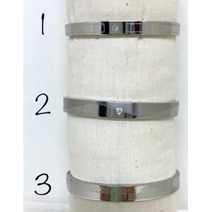 Naisten hopeanvärinen metallinen rannekoru